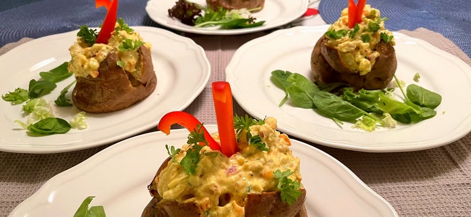 Kycklingröra till bakad potatis 
