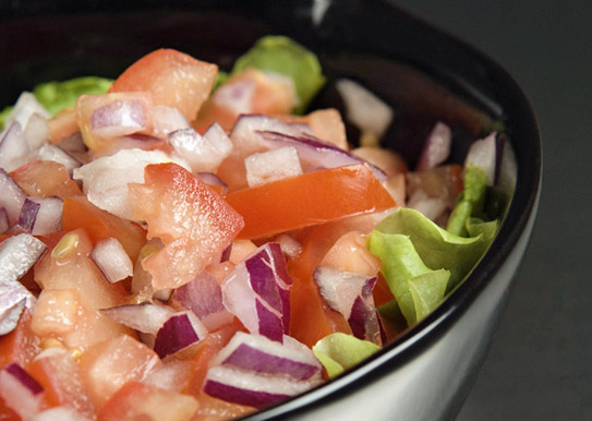 Tomatsallad som tillbehör
