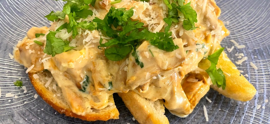 Kantarelltoast med parmesan