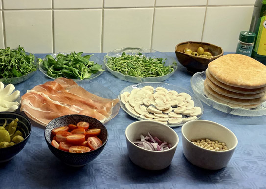 Pizzabuffé - hemlagat matmys i köket