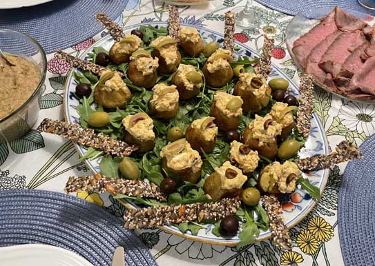 Bakade färskpotatisar med medelhavsröra