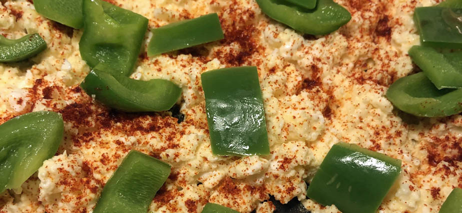 Äggröra med fetaost och paprika